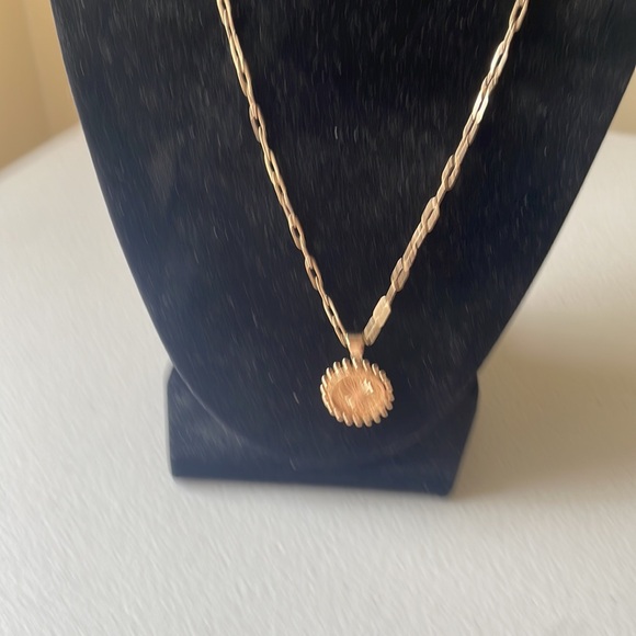 C Initial necklace with reverse pendant of a heart - Picture 4 of 5